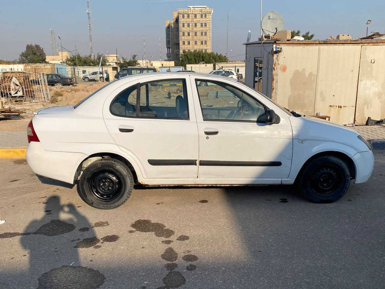 السلام عليكم طيبه مديل 14 للبيع سنويه ل27 
رقم انكليزي قادسيه  داخله هزه السياره بيها باردين باب وجاملغ جاهزه كير مكينه حداديه تخم بخاخات بلكات فيت بم لايت زنون شاشه بلاجكتور تبريد كامل بس كمبريسر عاطل التدفئه شغاله السياره جاهزه ونضيفه السعر 40 وبيها مجال المكان نجف
 للأتصال ***********
