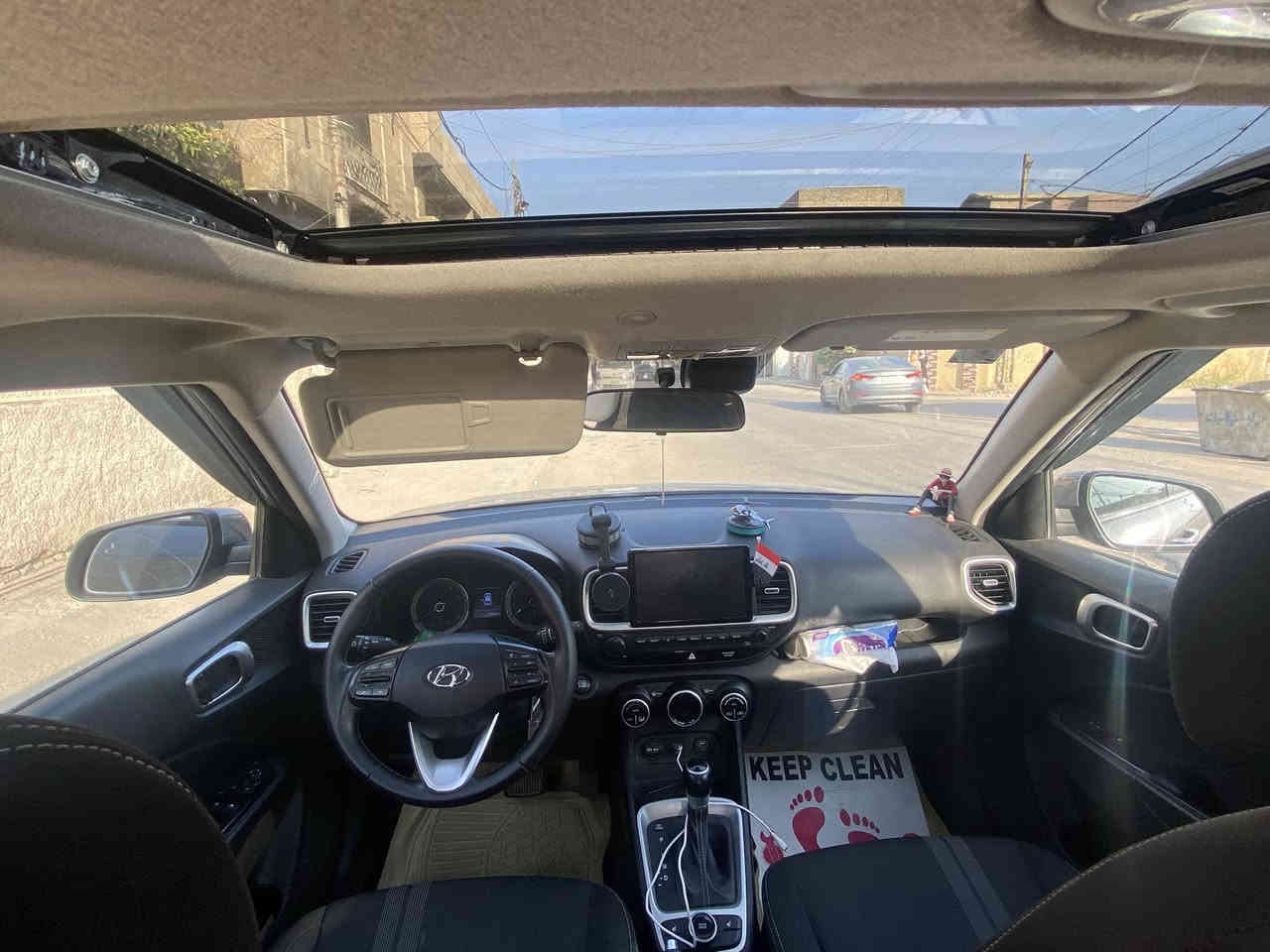 سلام عليكم هونداي فينو 2021 فول مواصفات للاخير سياره نضيفه بمعنا الكلمه وارد امريكي 1600 دوش دبل نوزل 
حادثه مرفق بل منشور سياره نضيفه جدا 
سعر 137وبيه مجال لشراي 
ستفسار ....***********
