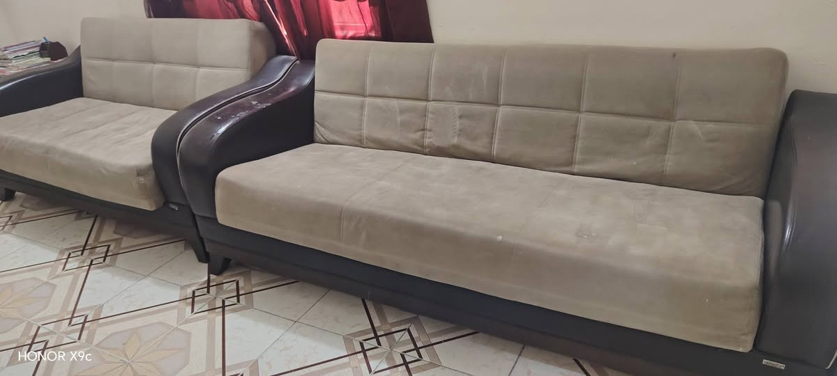 السلام عليكم
تخم مكتبي 10 نفر بحالة جيده جدا شامو مع مساند جلد
يتحول الى سرير نوم
مع خزانة اسفل كل سرير
السعر 600 ألف
مشروع المسيب /دور الاساتذة في المعهد
***********
