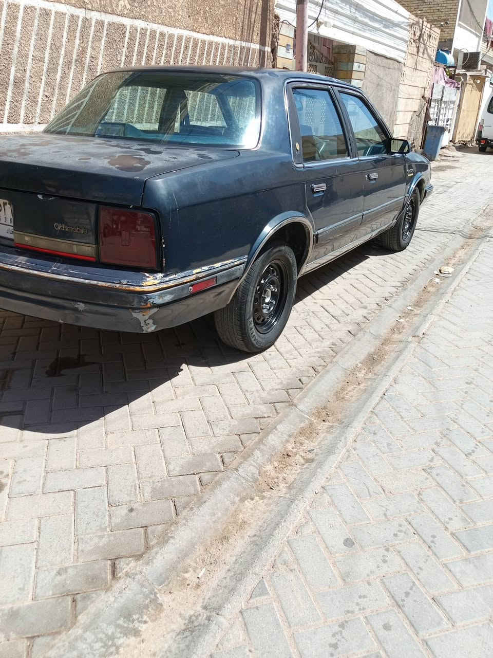 السلام عليكم اولدز موديل 90 رقم بغداد مشروع وطني سنويه ل27 محرك سته سلندر كير اوتو داخلهه جديد صدر امامي وخلفي جديد تخم تاير جديد سياره بلاديه بيهه جراد قماره وبنيد وصندوق كهربائيات كلهه شغاله سنتر لوك سياره بدون ضربه ولا خياس سعر 30 وبيهه مجال عنوان بغداد الزعفرانيه رقمي ***********
