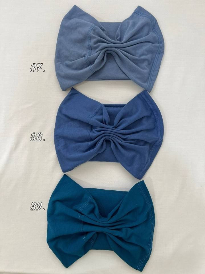 شالات وحجابات فيزون وفانيلا عنوان المحل راوه حي السلام مقابل جامع رياض الصالحين تتوفر لدينا خدمة توصيل


**إذا كنت صاحب هذا الإعلان وتريد حذفه لأي سبب، رجاءا أرسل رسالة إلى الدعم الفني**