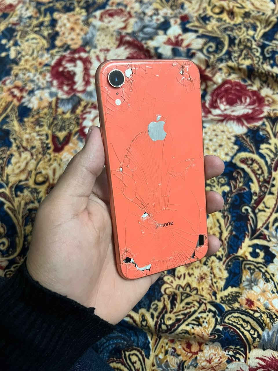 السلام عليكم
ايفون اكس آر XR لبيع 
فقط بي ظهر وشاشه 
وفيس ايدي عاطل 
ذاكره 64
بطاريه 77
السعر :120وبي مجال كلش بسيط 
الرقم :***********
المكان :حي الجامعه بغداد
