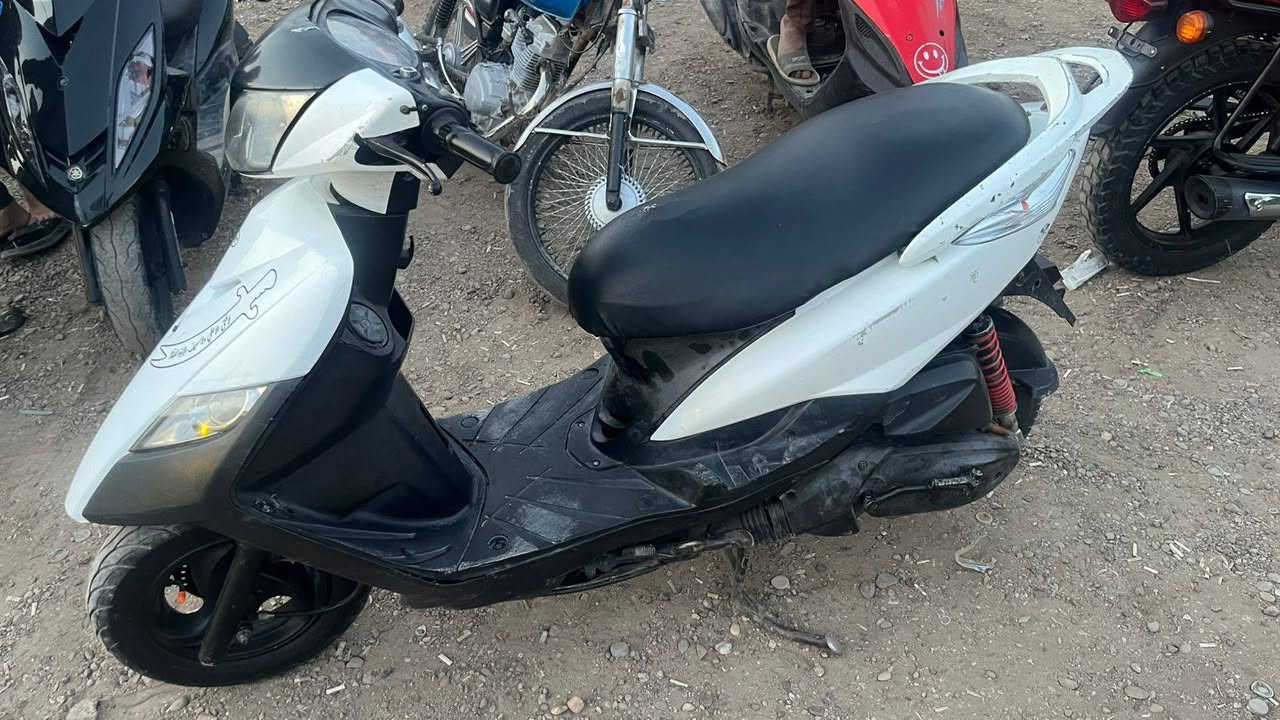 بسم الله الرحمن الرحيم 
دراجة ثعلب 

محرك ناعم كابريتر بلادي 

كهربائيات شغالة سلف وهندر 

گيج بانزين شغال كيلومتر ميشتغل

بريكات شغالة ودبلات ابلادية

مكاني غزالية شارع الضغط 

سعرهة٥٠٠بيه مجال


**إذا كنت صاحب هذا الإعلان وتريد حذفه لأي سبب، رجاءا أرسل رسالة إلى الدعم الفني**