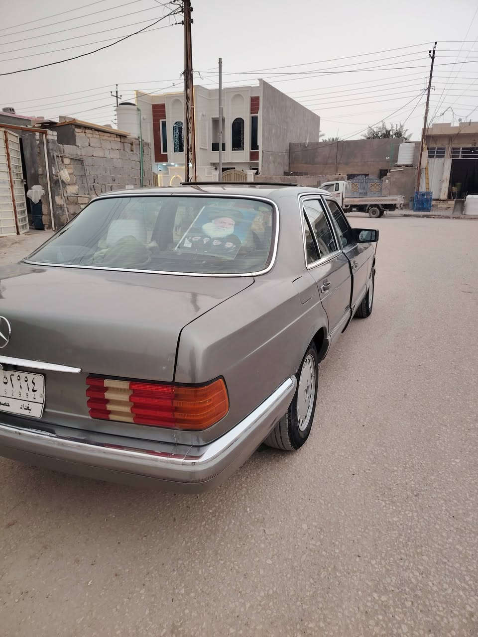 السلام عليكم سياره مارسدس موديل ٨٩ مكفولة كفالة عامة تبريد تدفئة شغال حداديه جديده نقس بس بل اكسنت غرفه جلد ما بيه نواقص  
متواجد رقم *********** سعرها ٤٥
