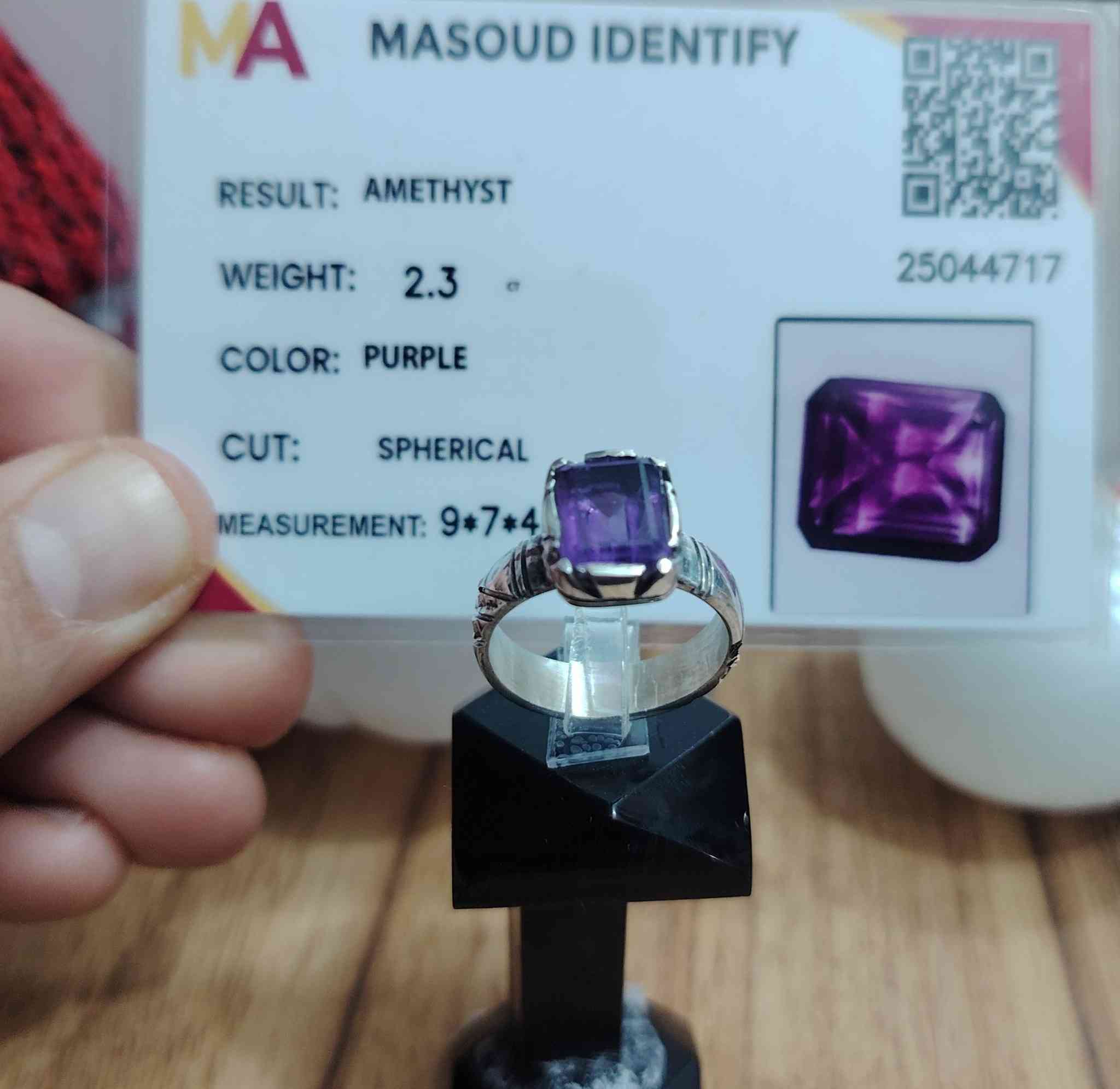 خاتم من حجر الجمشت الأفريقي الطبيعي
صياغه ثقيلة وجميلة فضه عيار ٩٢٥
مع شهادة المنشأ وضمان الخاتم الاصلي
يوجد توصيل إلى جميع المحافظات
التواصل ع الخاص او ع الواتساب ***********
