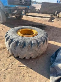 تايرات ٢٣.٥-٢٥ • ٣ حبات • ياباني