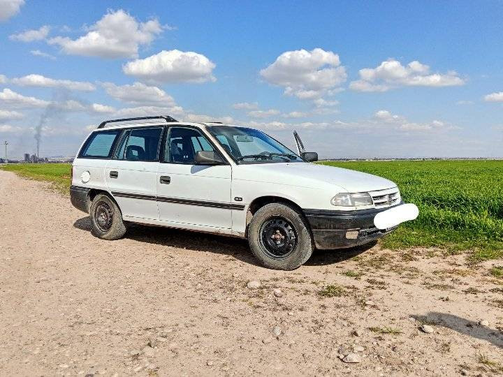 السلام عليكم
استرا استيشن 
موديل 93 
مشروع وطني بأسمي السنوية
صبغ أعطي عام لكن مو عام 
السعر 40 ورقه 
***********
