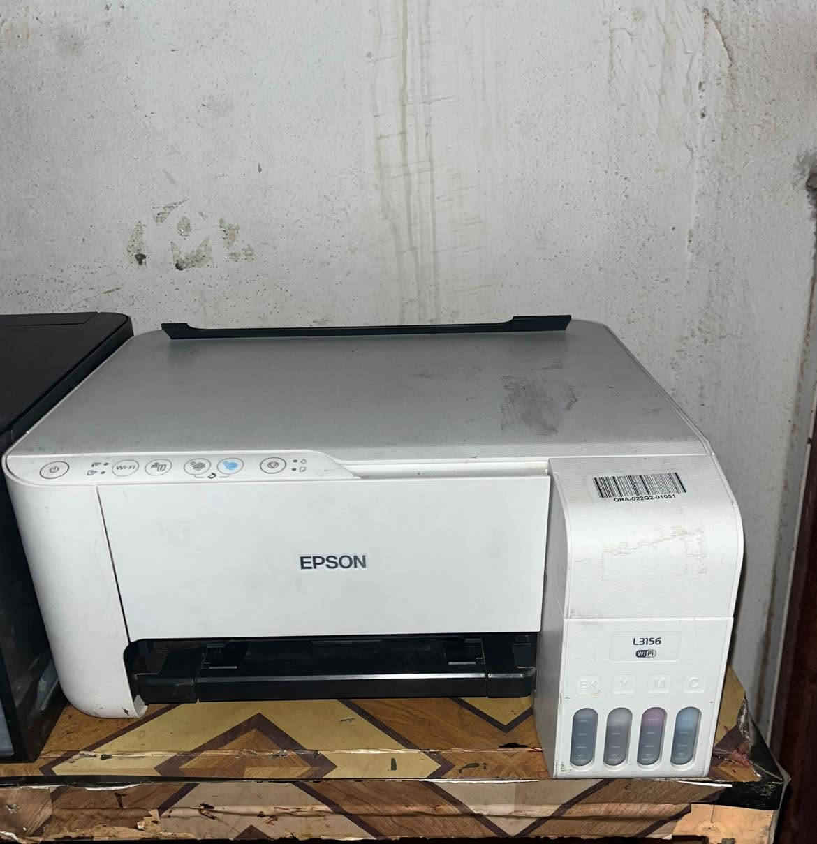 السلام عليكم طابعة ايبسون L3156 وايفاي حقن خارجي الطابعه جديده ونضيفه مسحوب بيها 25 ورقه فقط الطابعه لوك تسحب صور من الموبايل  حقن خارجي اسكنر الطابعه سعرها 150 الف  الشراي يتصل *********** او واتساب تحياتي
