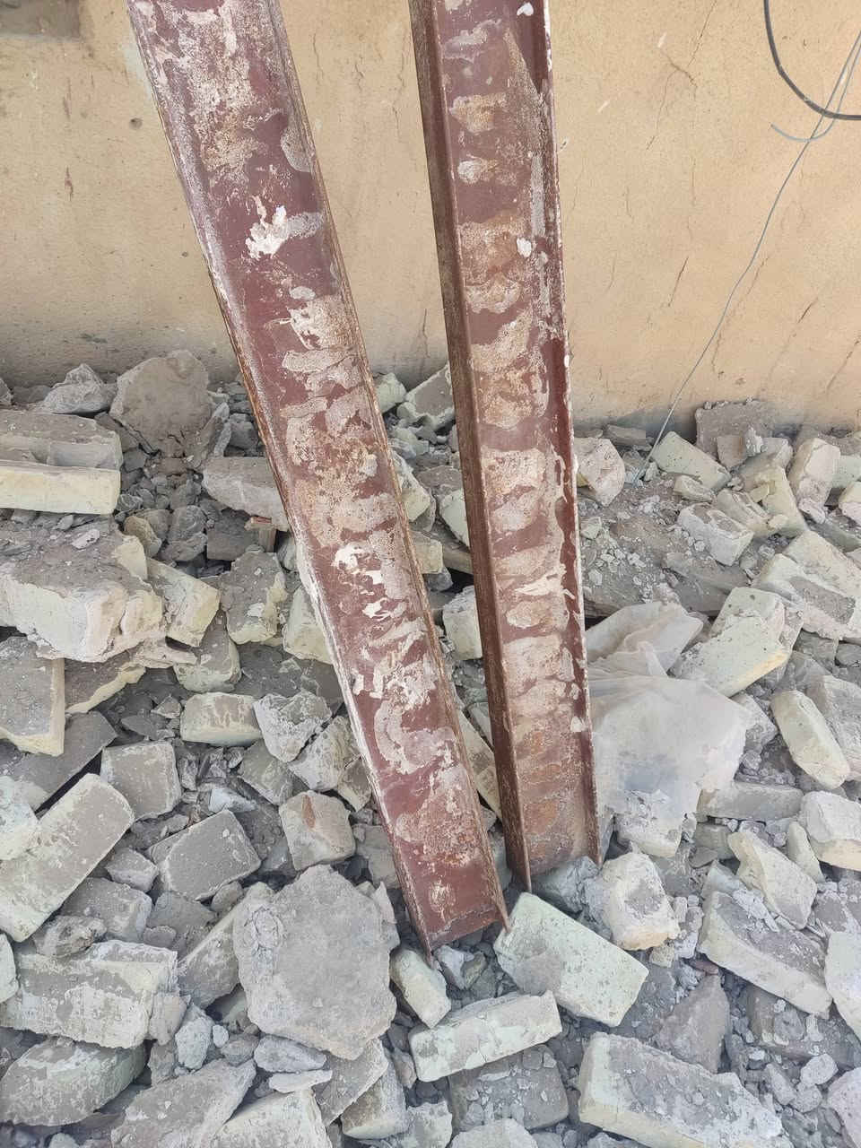 سلام عليكم
شيلمان شرك عدد 5الوحدة قياس 4 ونص  وباب وشباك
واربع سندويجات والطول 4 
*********** وتساب موجود
