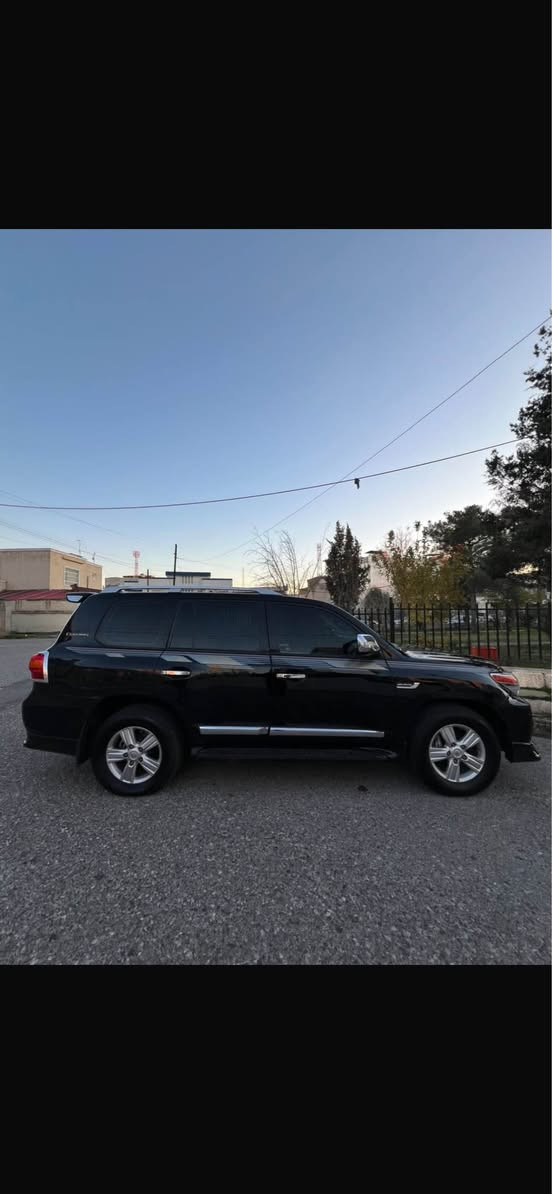 كوردى 
لاندکرۆز GXR 
مۆدێل  / ٢٠١٠ شکل کامل کراوە بە مۆدێل ٢٠١٥ 
مواصفات سلايت شغال 
رۆیشتن / ١٧٢ هەزار کم 
رەقەم هەولێر سەنەوی نوێ 
مەکینە v6 
سبوغ تەنها نیو دەرگای سبوغ 
سەقفی کالبونەوەی هەیە 
بێ ناوگرتن بێ ئێڕباگ 
١٠ وەرەقە غەڕامەی لەسەرە 
پاش مامەڵە وەردەگریەوە

نرخ  ٢٧٧ $ وەرەقە

بۆ پەیوەندی ***********
عربي 

لاندكروز . جيكسارا 
موديل 2010 محدث 2015 
مواصفات سلايت شغال
ماشي / 172 الف كم 
رقم أربيل سنوية جديد 
محرك V6 
صبغ فقط نص باب سائق 
بدون دواخل بدون ايرباك 
قمارة شوية بي جراد 

غرامة 10 ورقة عليها بعد المعاملة نرجع لك 

سعر ٢٧٧ $ 
للاتصال  ٠٧٥٠٩٦٥٤٢٩ أربيل, العراق
