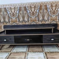 عندي هذا الميز للبيع 07769073448