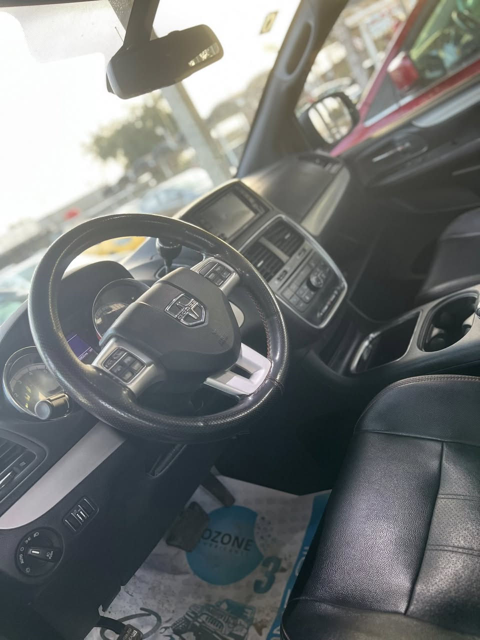 السلام عليكم … 🙋🏻‍♂️
سيارة دوج كرڤان  ٧ راكب للبيع .🚙
موديل /٢٠١٩ جي تي 
لون/سلڤر 🩶
ماشية / ٩٨ 
مواصفات فول تحكم ستيرن -
ابواب كهرباء  -
كشنات  جلد -
شاشة بلوتوث  - 
داخل لون اسود جلد منفصل 🎛️
- تبريد ٣قطع- تدفئة -
مكينة كير خير من الله بلادي- 🕹️
تشغيل عن بعد -
صبغ فقط صفحة يسار من خارج 
بدون لغود - بدون دواخل - بدون شواصي -
موجود سونار للسيارة بدي كار.
يوجد فيديو تصوير كامل للسيارة .🎥
سيارة نظيفة جدا داخل وخارج 🎞️
رقم بغداد دولي تحويل ثاني يوم .
مكان سيارة بغداد الكرخ .🇮🇶
السعر 175 💵
الاتصال والاستفسار على الرقم …
📞***********
