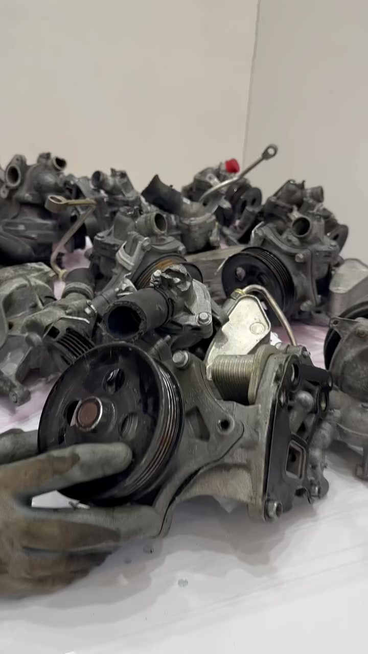 توفر براد وواتر بم و ولف حماوة  للماليبو والاكوينكس والجمسي التيران محرك 1500 والمحرك 2000 وشرط تفصيخ اصلي اخو الزيرو للاستفسار مراسلتنا على الواتساب ***********
