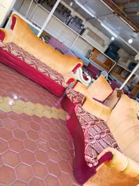 ٩ مقاعد • مستعمل • نضيف