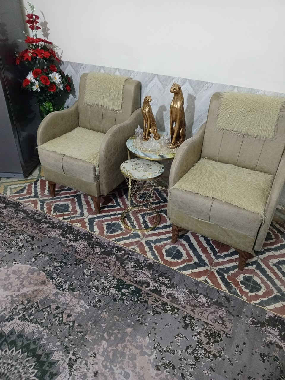 قنفه وثنين كراسي وثنين طابوريات  للبيع 150 وبي مجال
المكان الدورة


**إذا كنت صاحب هذا الإعلان وتريد حذفه لأي سبب، رجاءا أرسل رسالة إلى الدعم الفني**