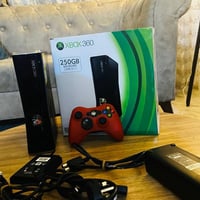 اكس بوكس 360 للبيع مع كامل ملحقاته و النضافة 85% مع جوستك للاستفسار ال...