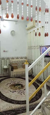 بيت 100م قاط ونص حي الموظفين قريب ع شارع 30 مطلوب اسكان 25 اتصال 07730...