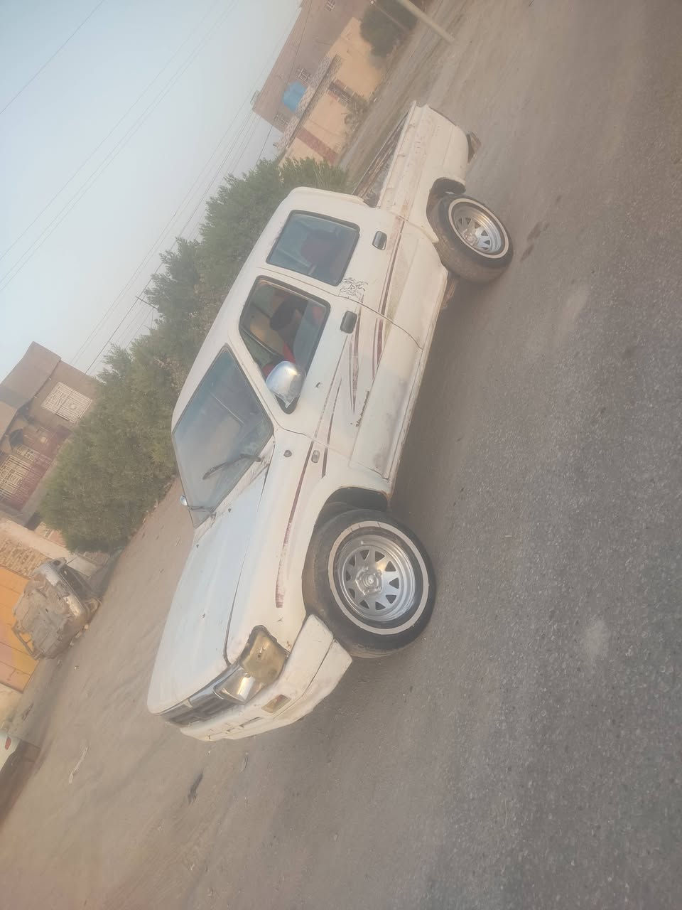 مكلف بل نشر دير امتياز ياباني ٢٠٠٦ فلاحي ما مسجله 
سياره نضيفه وشغاله مكينه نضيفه  نكره  أحنه هاملينها سعرها ١٢ ورقه بيها مجال بسيط عنوانه بابل القاسم  هذا رقم صاحبه ((***********)) مكلف
