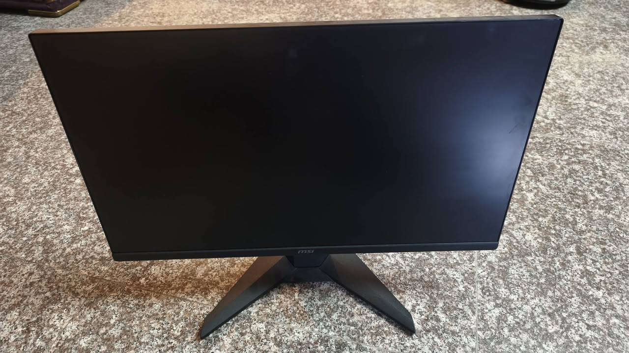 السلام عليكم
شاشة msi G255F  IPS
الدقة  1080×1920 Full HD
180 HZ
الحجم 25
شاشة مابيها اي ضرر 
سعر 135 
تواصل *********** واتساب

