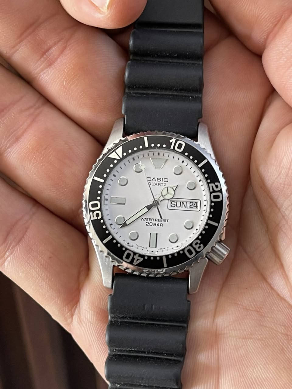 سلام عليكم ساعة ماركة CASIO
موديل 1987 مخزن مخزن 

مكينة CASIO 394

700

STAINLESS STEEL

صنع ليابان JAPAN 

تسلسل ساعة 993044

قفل بحري عرض منفذ يومي و سبوعي طوق دوار قطر ساعة 36 نتاج قديم نضافة وكاله بعده ب ستيكر سير ربر من معدن الرتنج طبي مريح بلادي 

ساعة ضد ماء بعمق 200 متر او 20 بار BAR 

ارقام اميال لامنيوس ب كامل مضي ليلي 

عنواني بغداد الدورة يوجد توصيل بغداد ولكل العراق 

***********
