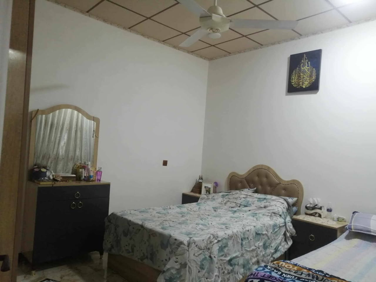 بيت خلف دانيا ماركت حي نور مساحه 87 متر واجه 8 طابقين وبيتونه بناء حديث لتواصل ***********
