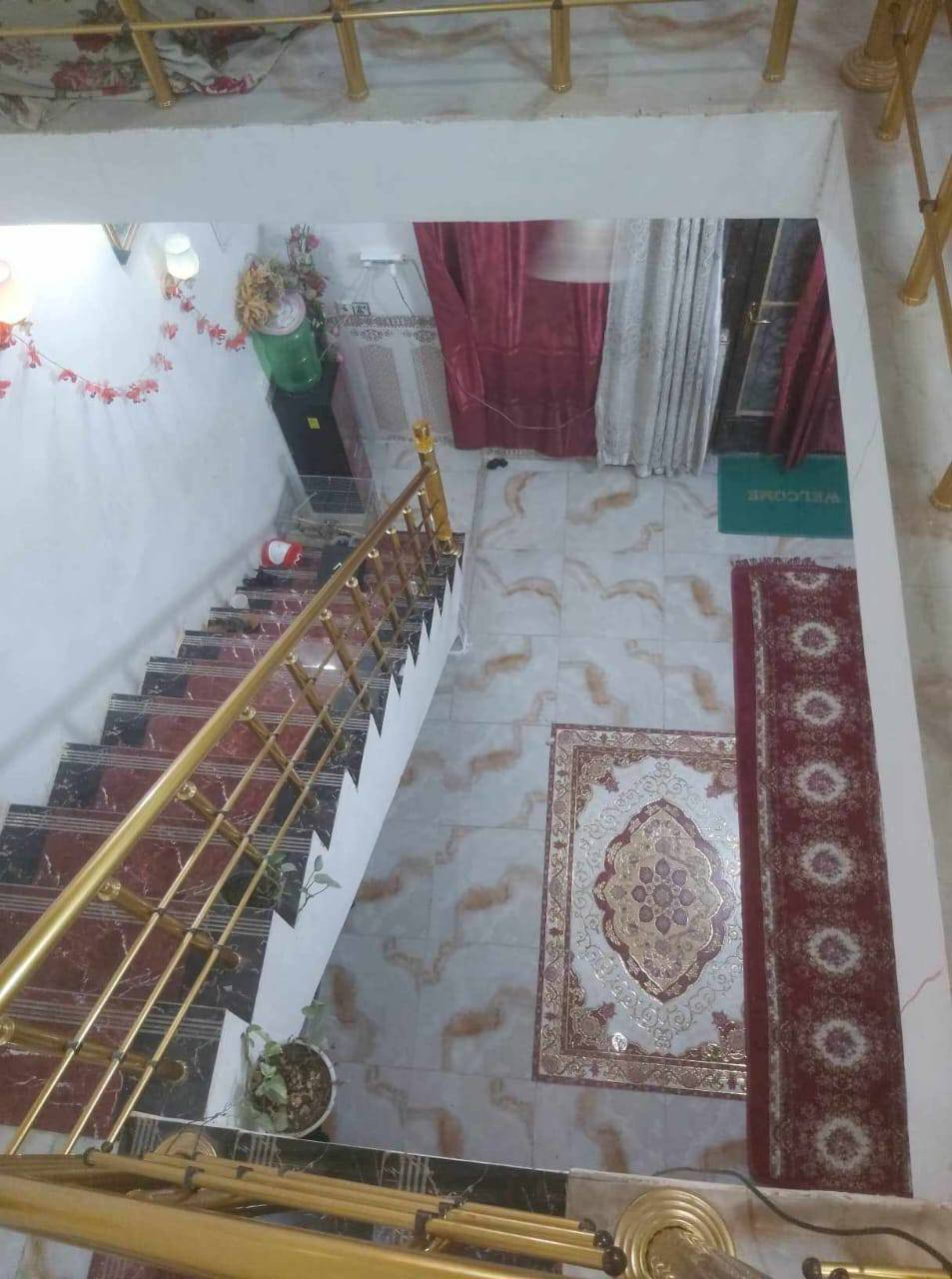 سلام عليكم بيت مساحه 75متر طابقين منطقه مصطفى خان ع شارع الخدمي الطابق الاول ستقبال+ صاله+ مطبخ صحيات+ داخليه+ صحيات خارحيه الطابق الثاني غرفتين وصاله+ صحيات +مخزنه بيتونه طول 8متر الستفسار ع رقم الهاتف ***********
