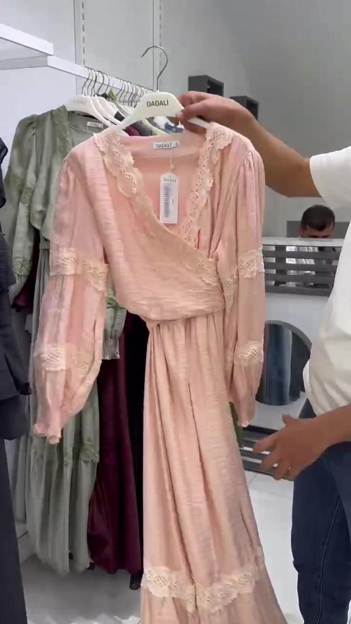شروة فساتين عدد 250 قطعة خامات درجة أولى 🧵👗 قياسات 38 لحد 46 ✨
من أرقى الماركات 🏷️
السعر منهي دون فاتورة 💸 7.5$ للحجز توصل وتساب 📞 00905380714942


**إذا كنت صاحب هذا الإعلان وتريد حذفه لأي سبب، رجاءا أرسل رسالة إلى الدعم الفني**