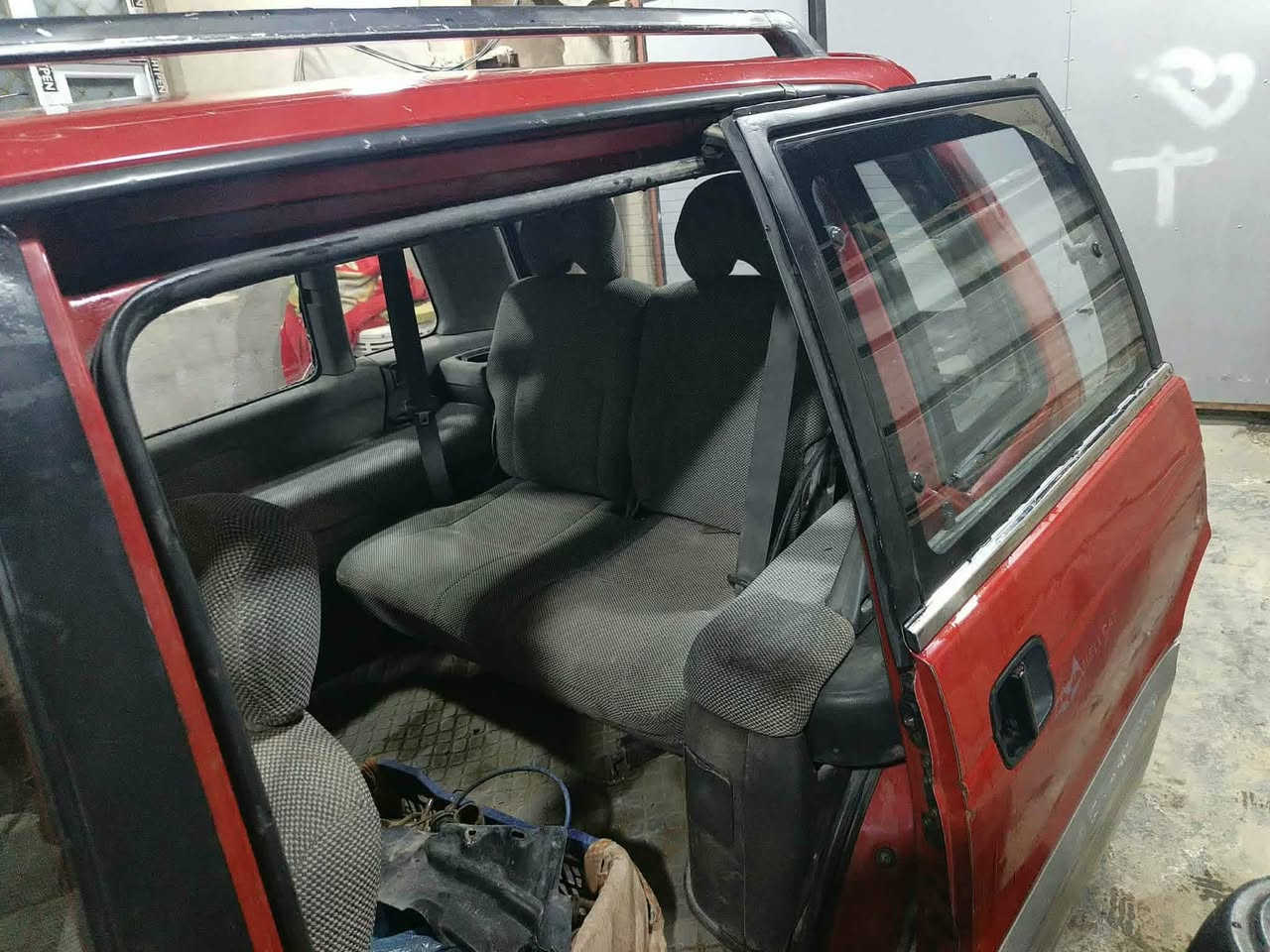 ميتسوبيشي موديل93  كير ومحرك كامري راعيها ماندله رقمها الماني كركوك السعر 15 وشعندك مراوس نزل ***********
