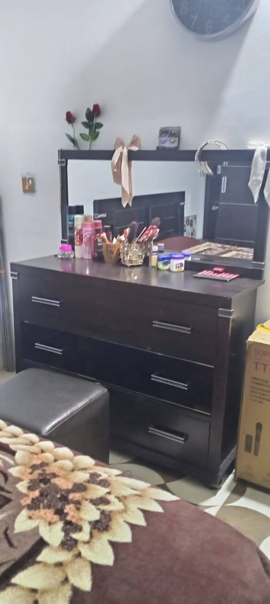 غرفة نوم ماركة استقبال نضيفة  جدا مكان اربيل شاويس تواصل خاص
