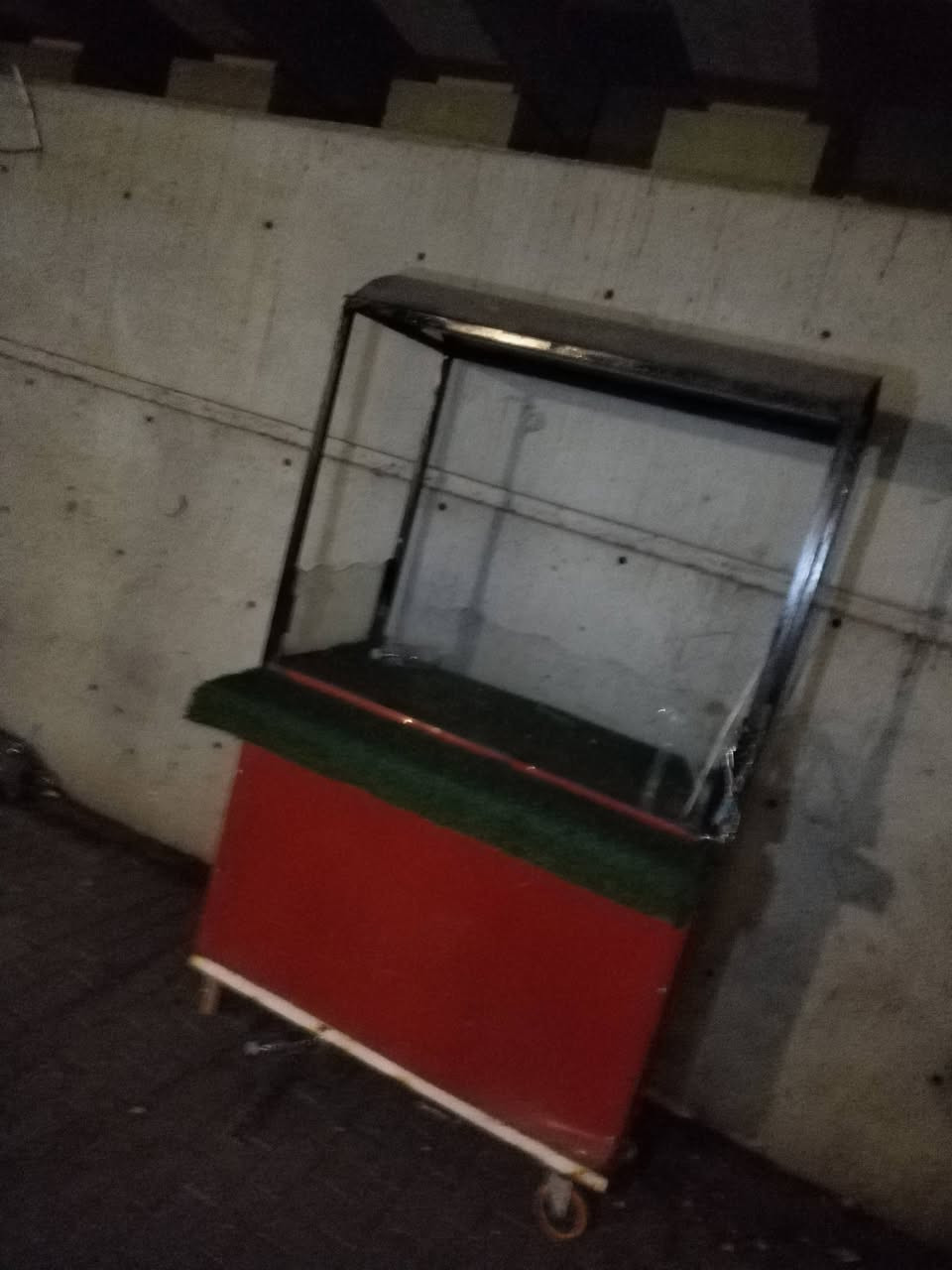 عربانه للبيع مال عصاير كامله هيه ونشراتها مع ٢ خلاطات جدد  وبيها فتحه مال جدريه كامله السعر ٢٢٥ وبيها مجال بسيط مكاني بغداد البياع واتساب ***********
