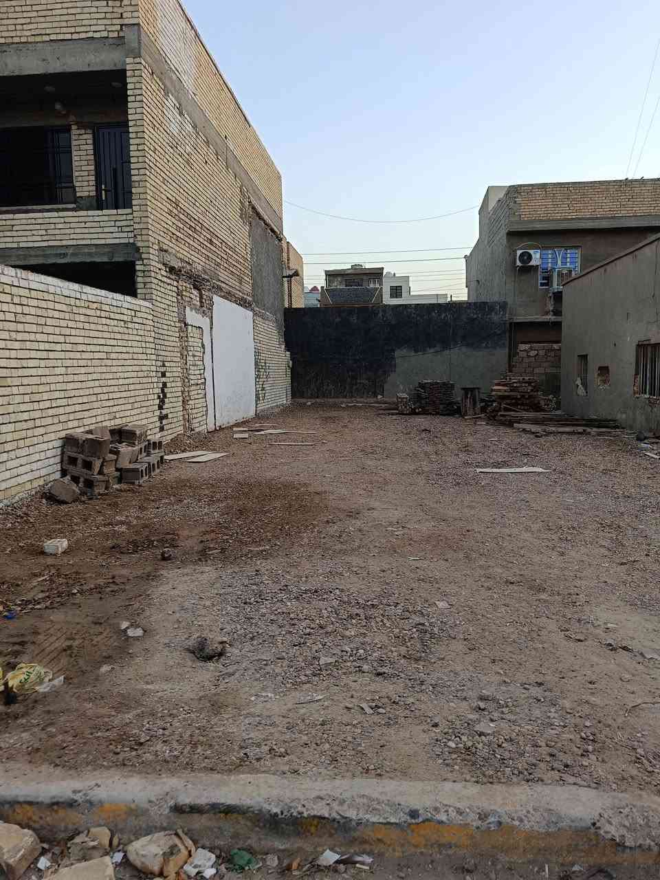 السلام عليكم اخوان قطعة ارض للبيع المساحة 80 م واجهة 4 نزال 20 مسحوب مجاري وماء جدد الموقع حي الجهاد منطقة الفرات قرب مطار بغداد الدولي زقاق /18 المربع الذهبي بداية المنطقة قريب على جامعة المشرق طابو ملك صرف تحويل مباشر السعر 105 مليون
للتواصل على الارقام التالية
 ***********
***********
