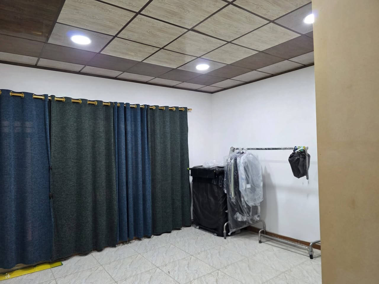 دار للبيع في حي الفلاح الثانية جمعية ضفاف دجلة 100 م بناء حديث واجهة 5 م طابق ونصف 2 غرف نوم هول حمامات شرقي وغربي شارع واسع 15 م اتجاه شروق ابتدائي .
عقارات الصفوة  حي المصارف قرب جامع سعدي مهدي 
***********
***********
