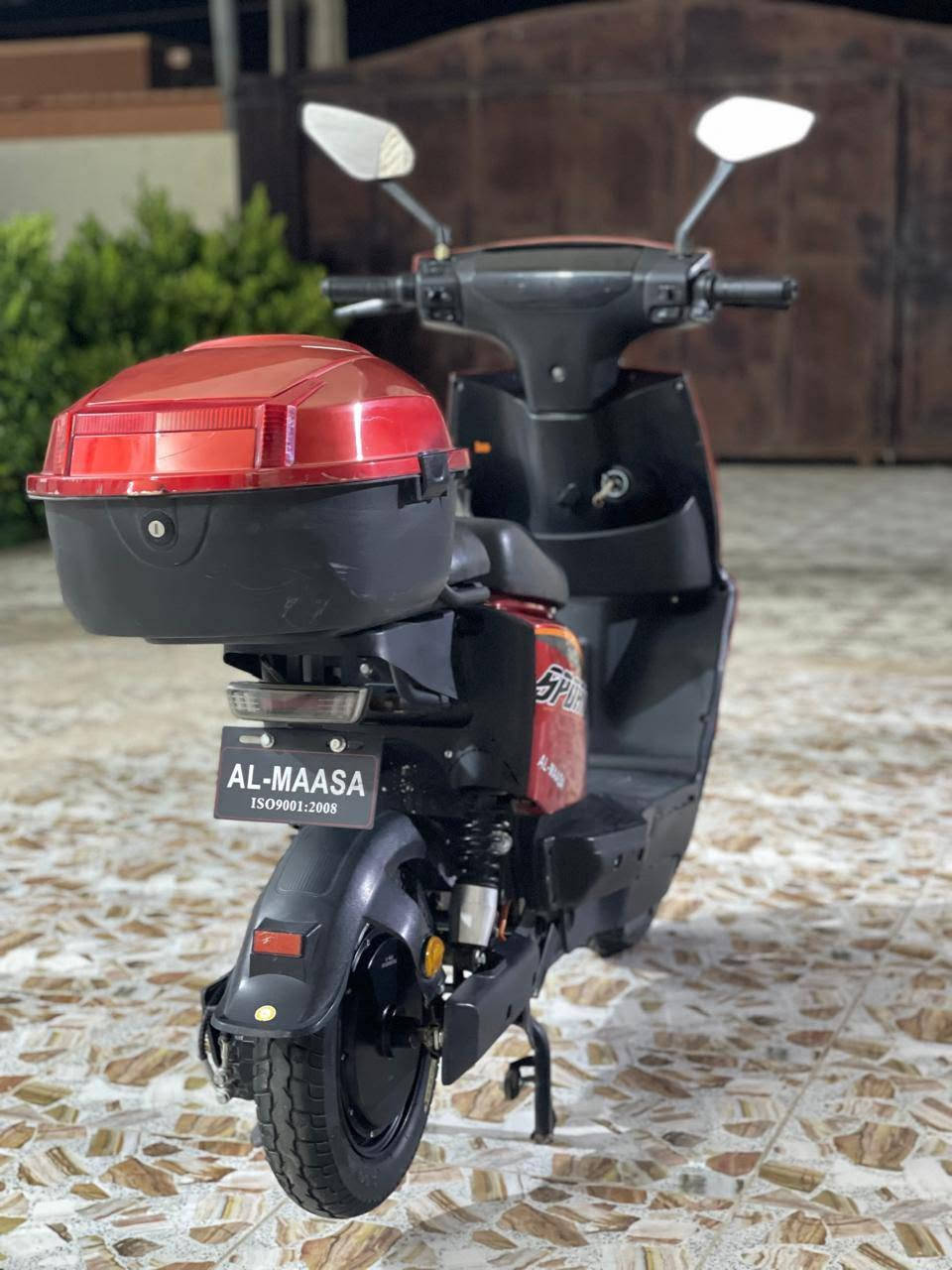 السلام عليكم 
دراجه شحن نوع سايج الماسه 
72V
1000 W
بطاريات شركه الماسه 36A

نضافه فووول كفاله
الدراجه ما ناقصها اي شي كلشي بيها نضام اشاير مرايات 2 لايت زينون اصلي 
حساسات بريك امامي خلفي 
للتواصل عبر رقم الهاتف *********** او خاص
