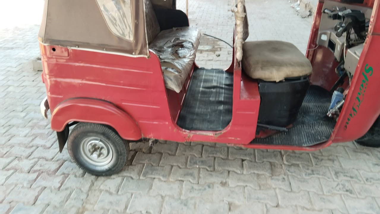 سلام عليكم تكتك باجاج موديل 18 غراض كامله سعر3200 الاتصال على الرقم ***********
