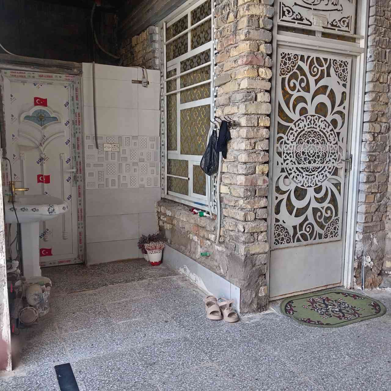 بيت ٢٠٠مترللبيع  الواجه٧متر نزال٢٦ الموقع سبع القصور شارع المشروع قريب عله المستوصف الاستفسار علا رقم ***********   سعر 85 أو بي مجال
