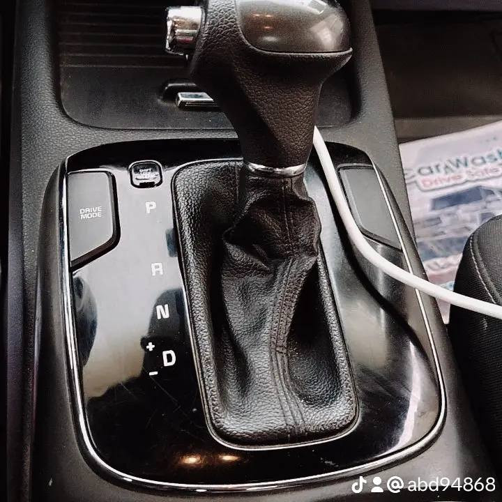 سلام عليكم
للبيع  
كيا فورتي موديل2017 باسمي سنوية وهزه ورقم جدد  
وارد امريكي:    الحادث مرفقه مع المنشور سيارة 
مواصفات معروفه  
كامره دواره 
تحكم استيرن جهتين 
تبريد تدفى مكفولات
ماشيه140 الف  
حجم المحرك 2000 دوش مكفول 
وبعد بيها مواصفات حلوه 
سياره جديده وجاهزه مكينه وكير وحداده وتخم تاير 
مــكــان-ســياره- بغداد العبيدي 
الـــسعر:118  
الاستفسار اكثر 
***********
