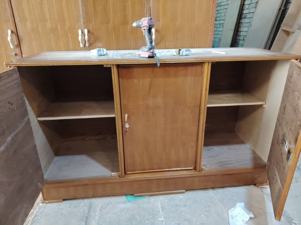 #بوفيه شغله وسط جاهزه من صبغ وقفل ويده 
سعره 110 للاستفسار اكثر خاص اول الاتصال *********** النجف, العراق
