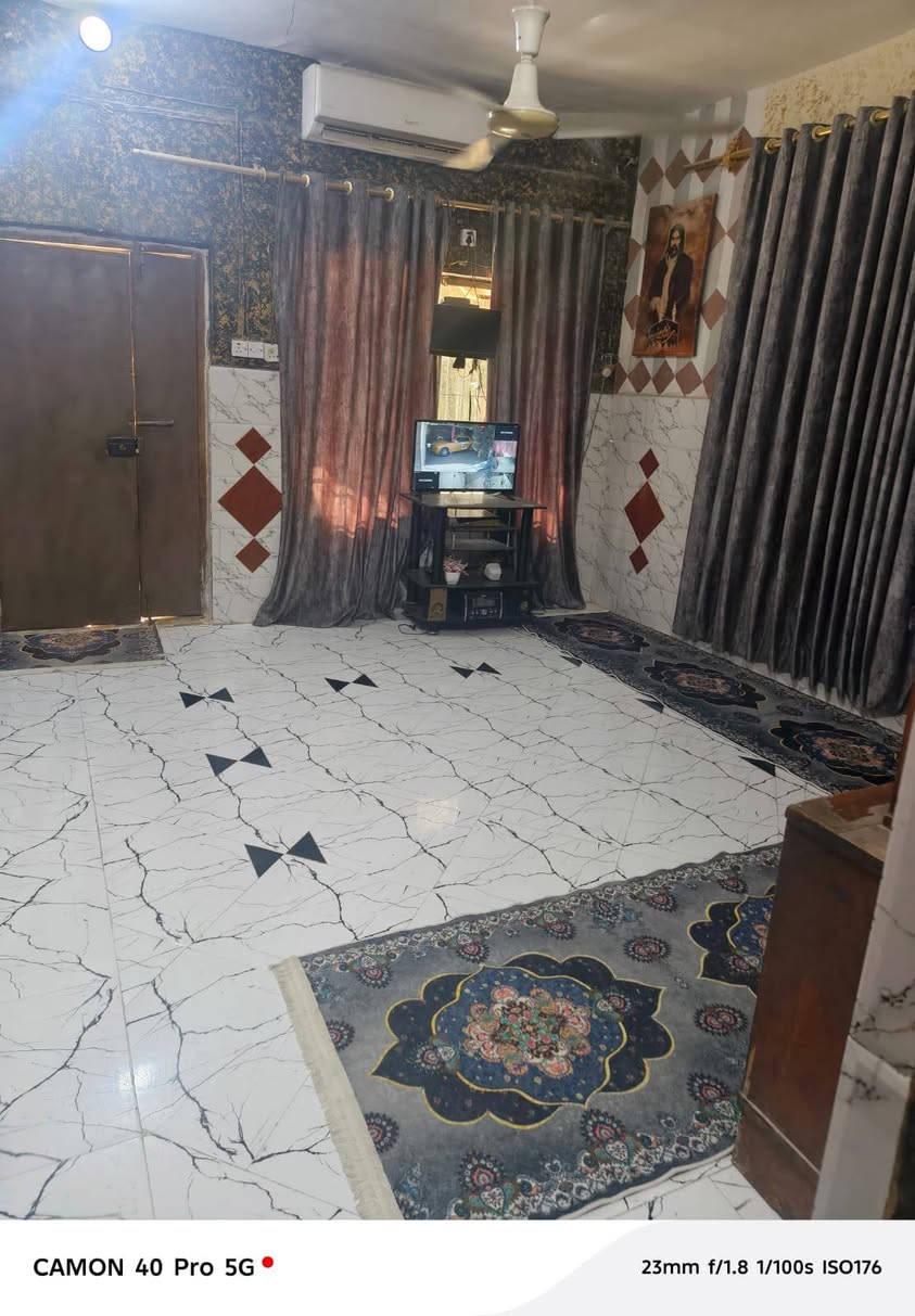 بيت للبيع 200م ركن مكون من ثلاث غرف+هول+ستقبال+مطبخ+صحيات داخلي وخارجي +كراج سيارة+ترك عنوان كوت /حي الجهاد/ قرب جامع فاطمة الزهراء/للستفسار التصال علا الرقم/*********** للبيع على مبادرة أو نقد
