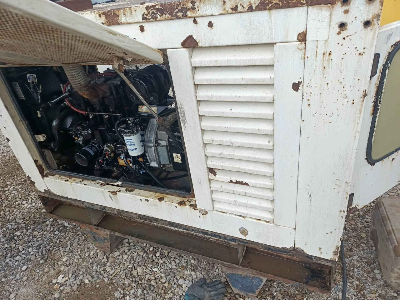 لستر بتر انكليزي 3 سلندر كاتم مامفتوح لا صرف ولا بخار سعر 18 ورقه ديالى ***********
