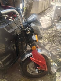 ستوته شحن نظيفه حيل نقصها بس بطاريات منتهيات بسبب عدم استخدامها  مكانه...