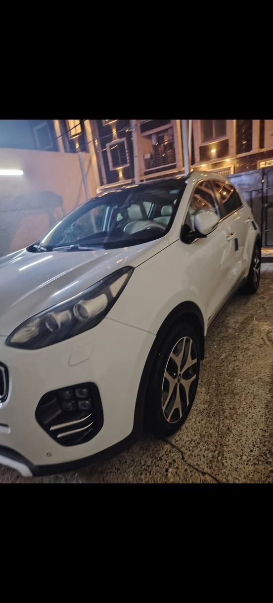 السلام عليكم 
كيا سبورتج 2016 خليجي محرك 2400 المرغوب
                 Kia Sportage GT Line
 فور ويل دفع رباعي
نضام صعود منحدرات 
 شاشة اعطال 
 سستم صوت JBL بلادي 
بصمة + بصمة أبواب  
 شحن لاسلكي 
 هاندبريك دكمة
 سقف بنراما 
 كشنات جلد 
 
✅ تحكم ستيرن 3 انضمة ( سبورت ايكو نورمال )
✅ مري شفط مع نضام الترحيب و أشاير بالمري 
✅ تبريد قطعين  
✅ شاشة كامره 
✅ رادار امامي خلفي جوانب ( مانع اصطدام )
✅ كروز مثبت سرعة 
✅ تحكم ستيرن كامل ( فول تحكم )
✅ شاحن واير ليس منافذ UPS امامية وخلفية 
✅ لايتات زنون + كشافات ضباب 
✅ مانع انزلاق
سيارة كلش نظيفه مال بيت
والسعر هم حلو 
بغداد الاعظمية ***********
فقط انتصال
