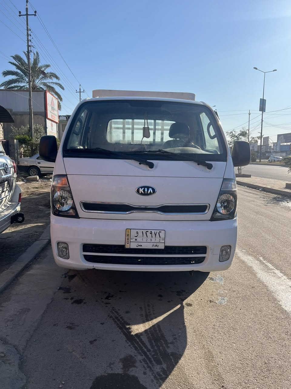 كيه حمل للبيع موديل 2015
السياره مكفوله من البارد والحار والمعجون والصبغ كفاله عامه 
معفيه من الضريبه 
رقمهه بغداد  
السياره خير من الله الشواصي نضاف علا وضع الشركة جدد مملعوب بيهن
مكينه ممفتوح بيهه برغي شركه بعدهه 
تحكمات ستيرين 
تخم تاير جديد
ماشيه 86 حقيقي 
السعر 115
رقمي ***********
