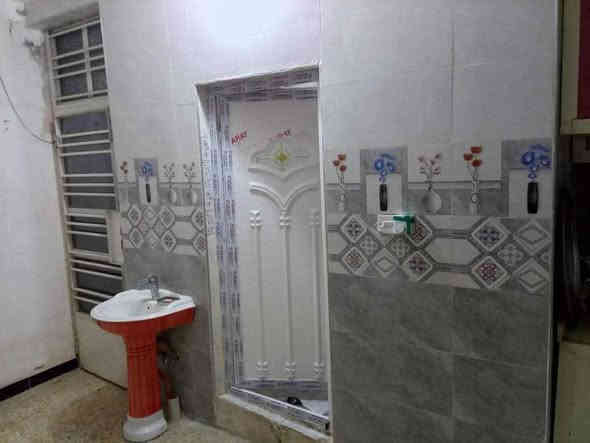 بيت للبيع طابو صرف مساحه 100متر طابق ونص بي يوجد في غرفيتن واستقبال ومطبخ وخدمات بناء نضيف جدا 🛑🛑العنوان بغداد لامين الثانيه سده جديده قرب ساحه زمن لسعر 120بي مجال 💸💸لتفاوض. لاستفسار اكثر خاص او تصال برقم ***********
