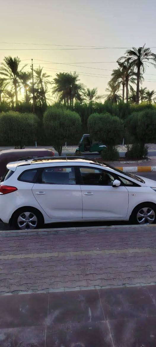 السلام عليكم كيا كارنز موديل 14 مكفوله من الضربه والتبديل عده صبغ قليل اثر تكشير  السياره فول مواصفات بسمي 7 راكب للاستفسار الاتصال على ***********1 مكانهه السماوه امراوس حته لو اغله من عدهه انطي فرق السعر 140 وبيهه مجال
