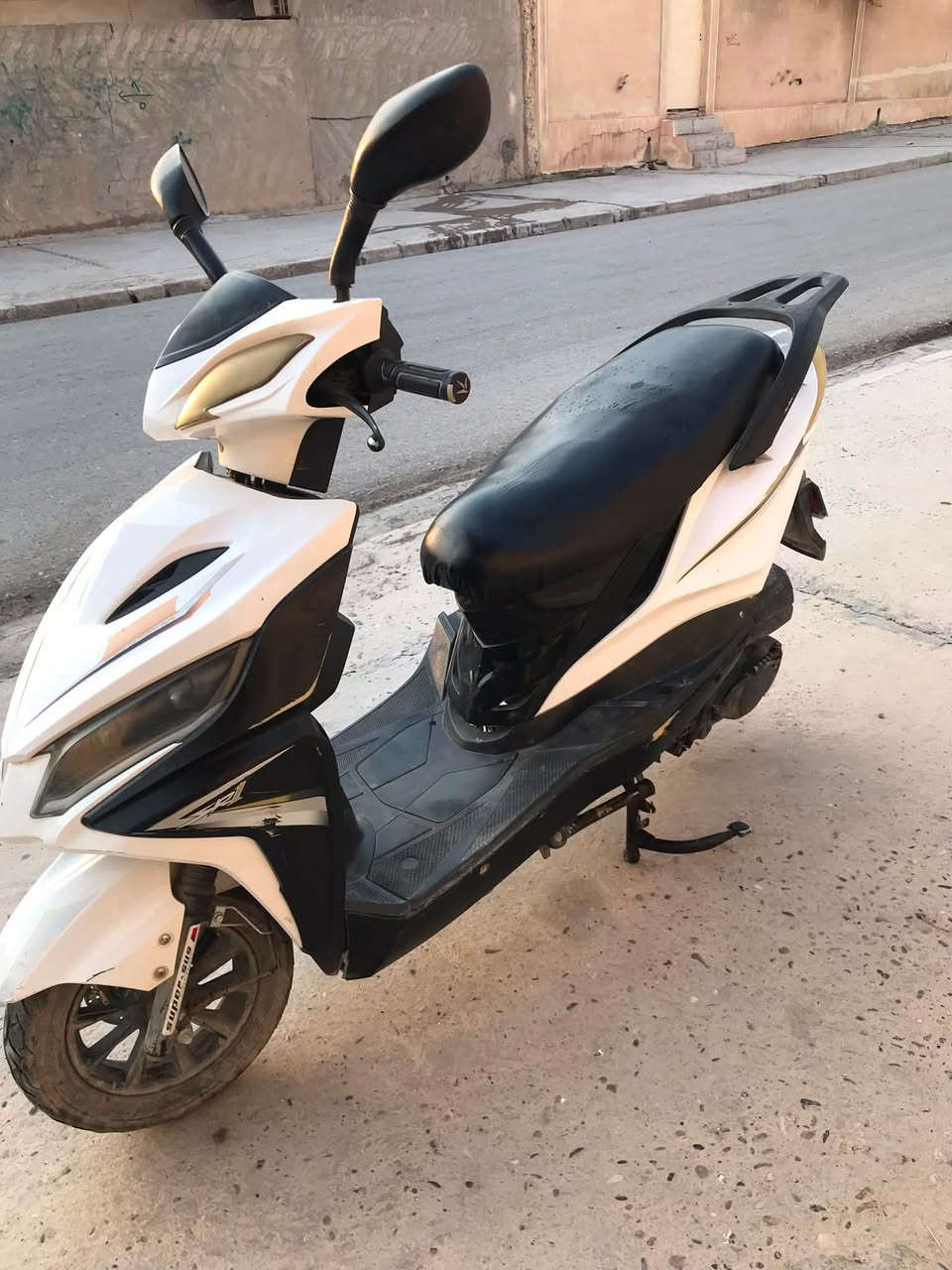هذا الماطور للبيع وسعر ٣٥٠ وبيه مجال ***********
