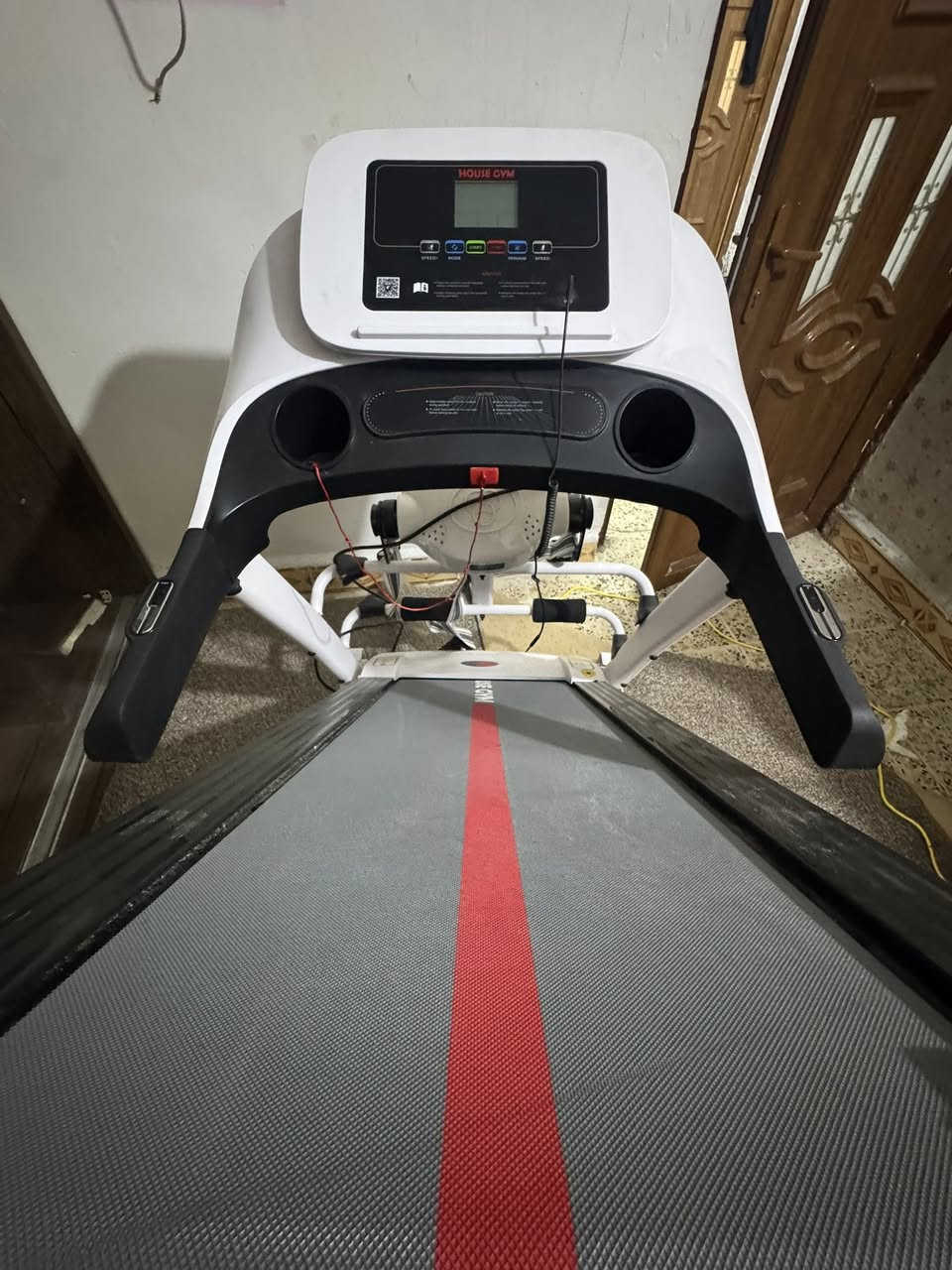 جهاز رياضي لركض و التمارين و القاعات GYM جهاز مستعمل شهر مرتين أو ثلاث مرات مشغلين جهاز نضيف لغاية درجة بشرط شغال و نضافة سعر الجديد ٥٠٠ ألف نفس شركة HOUSE GYM  A55اني أبيعه ٣٧٠ ألف و بيه المجال حك جية العنوان كركوك رقم الهاتف *********** أو *********** أو مراسلة واتس آب
