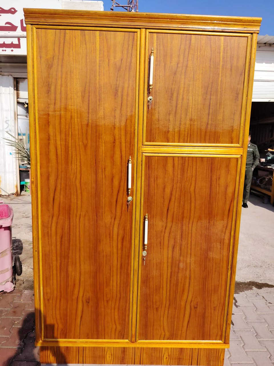 بسم الله وعلى بركة الله 
كنتور صاج تفصال جديد درجه اولى بابين 
العنوان بلدروز الشارع العام مقابل دائرة كهرباء بلدروز 
***********
