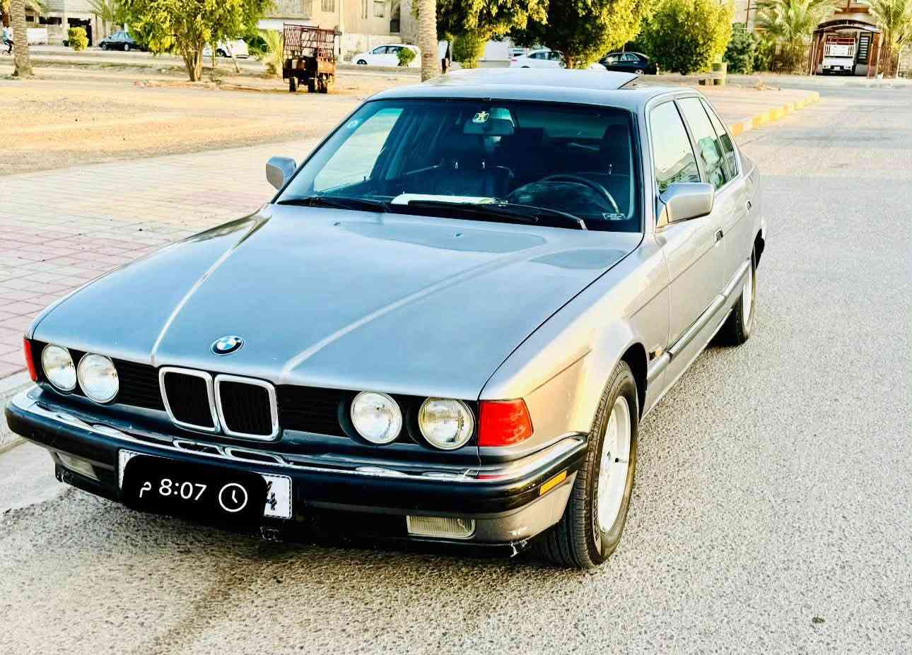 السلام عليكم للبيع BMW  موديل 93 محرك 735  تخم تاير تبريد كشنات  جلد تدفئه كهرباء 5 بردات بلادي السياره نضيفه جداً  للاستفسار الاتصال ***********
