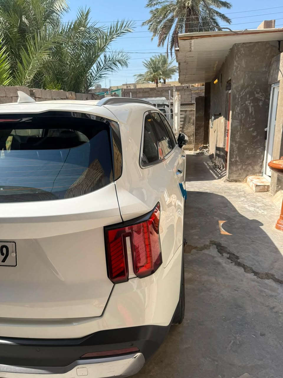 ## 🚗 **كيا سورنتو 2024 (Kia Sorento) - للبيع** 🚗
**المحرك V6
 * **الموديل:** 2024
 * **اللون:** أبيض صدفي مميز (مثل الموضح بالصورة)
 * **الضمان:** السيارة تحت **ضمان الشركة الدولية** (راحة بال تامة من أي تكاليف صيانة)
 * **حالة السيارة:** تغليف دواخل وارضيات جدد الوكالة (شبه جديدة)، صبغ وكالة وخالية من أي عيوب أو حوادث الحمد لله.
 * **الرقم:** بغداد السيارة:**
 * تصميم عصري حديث مع الإضاءة الأمامية والشبك الجديد المميز لجيل 2024.
 
### **📞 للتواصل والاستفسار:*************
  تواجد السيارة، بغداد]
 * **السعر:** [280$ المطلوب أو "قابل للتفاوض ]
