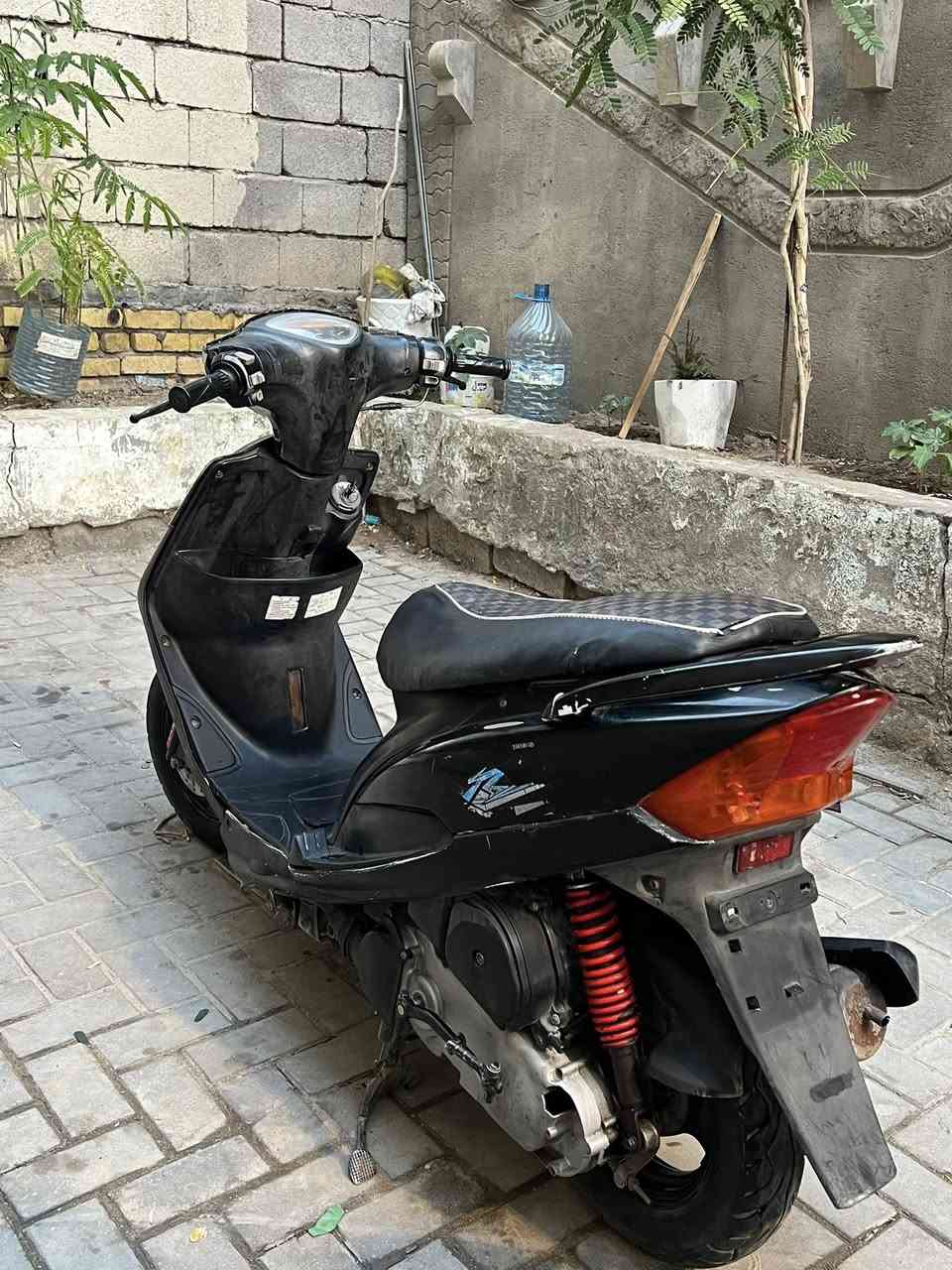 ماكس عدله للبيع مفتوحه مره وحده تجفيت اصلي كلج امامي جديد شلعه ومعدل الدراجه شغاله ومختمه يرادله باتري باتريها ضعيف هندر دكه وحده مكاني الجمهوريه متواجد واتساب ***********
